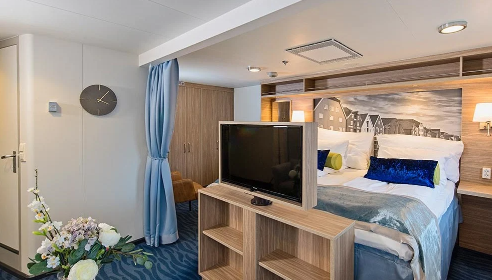Hurtigruten - MS Nordkapp - Expedition Suite Q4.png